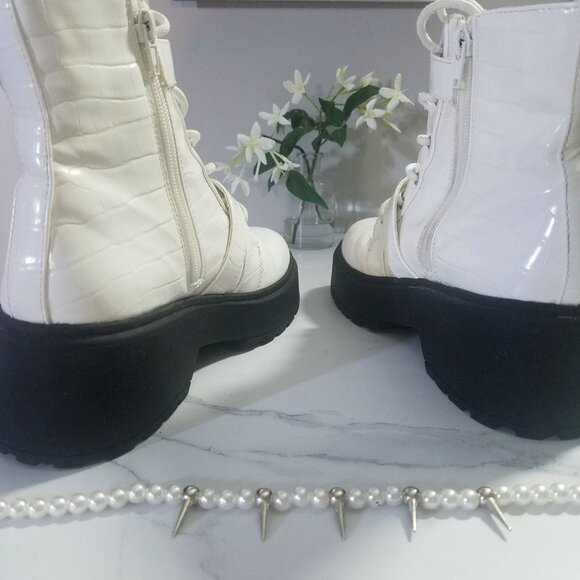 Lace-up Grommet Snake Print Ankle Boots - Picture 6 of 8